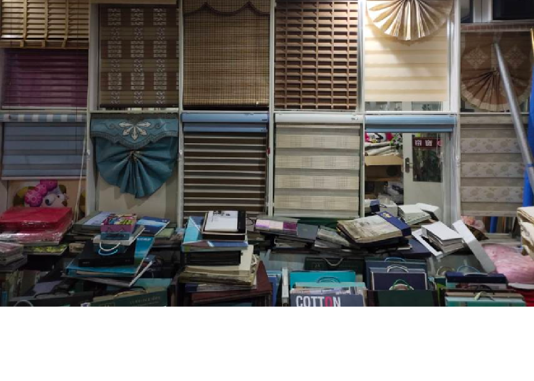 锦绣居窗帘布艺城坐落于城阳区崇阳路408号，300平大型展厅，高中低档各类窗帘，承接各种窗帘工程，欢迎洽谈合作共赢！